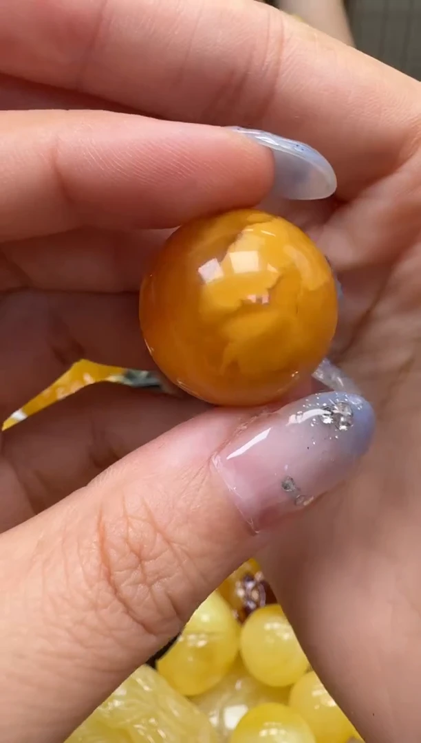 裸石琥珀未镶嵌如图