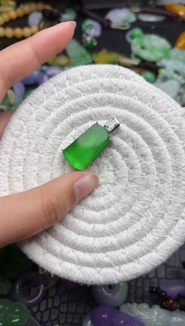 颈饰未镶嵌翡翠缅甸翡翠吊坠