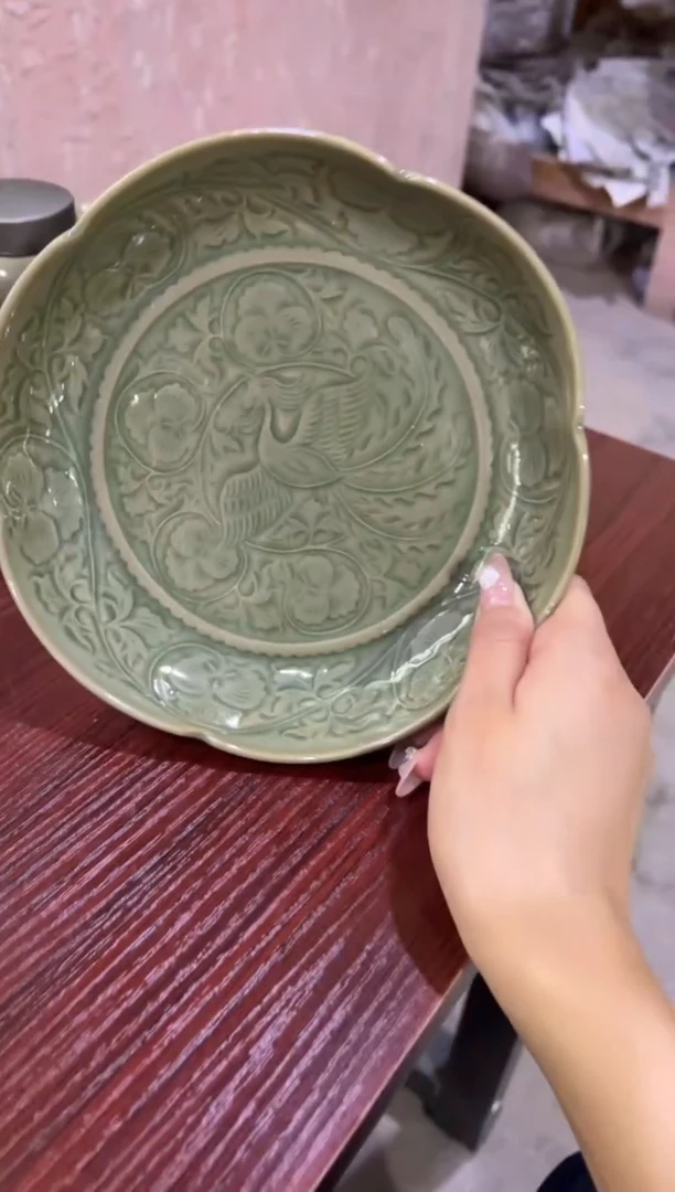 微瑕耀州窑凤穿牡丹盘