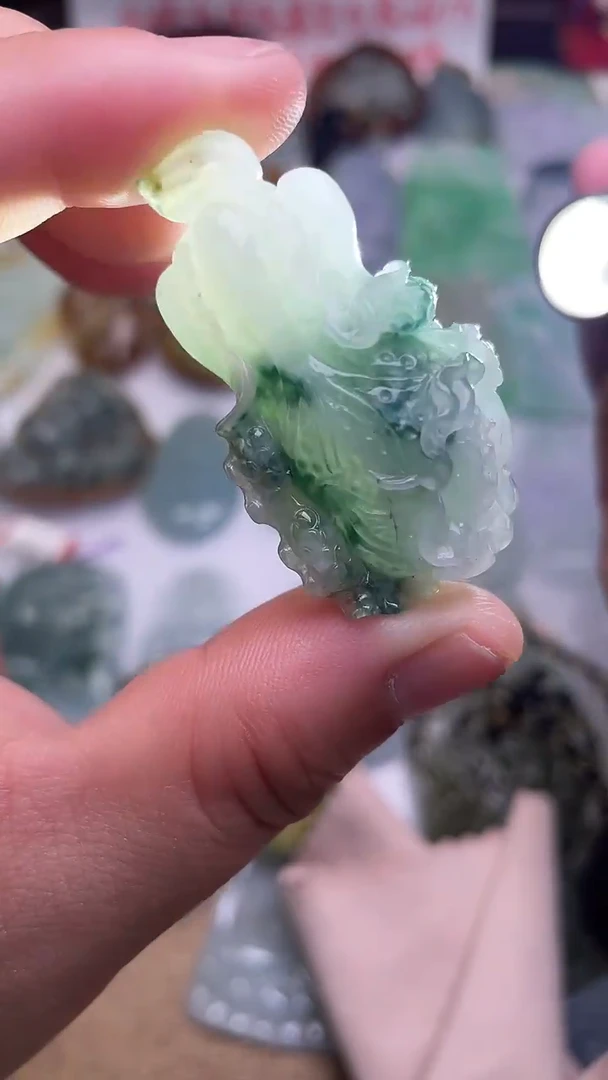 颈饰未镶嵌翡翠白菜