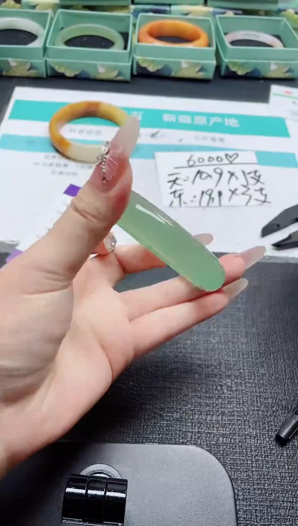未镶嵌手镯石英质玉111-60