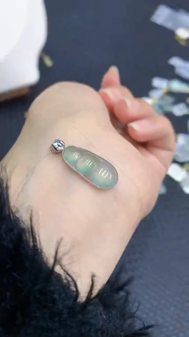 【闪购商品】翡翠颈饰18K金镶嵌            8