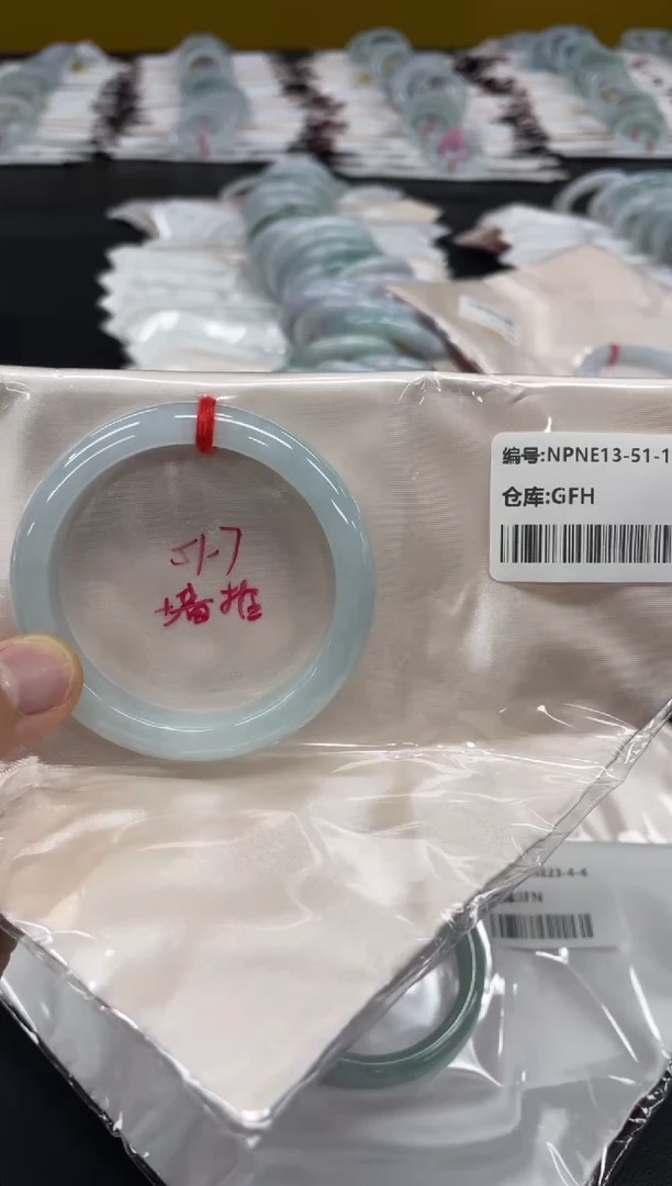 未镶嵌手镯翡翠翡翠手镯