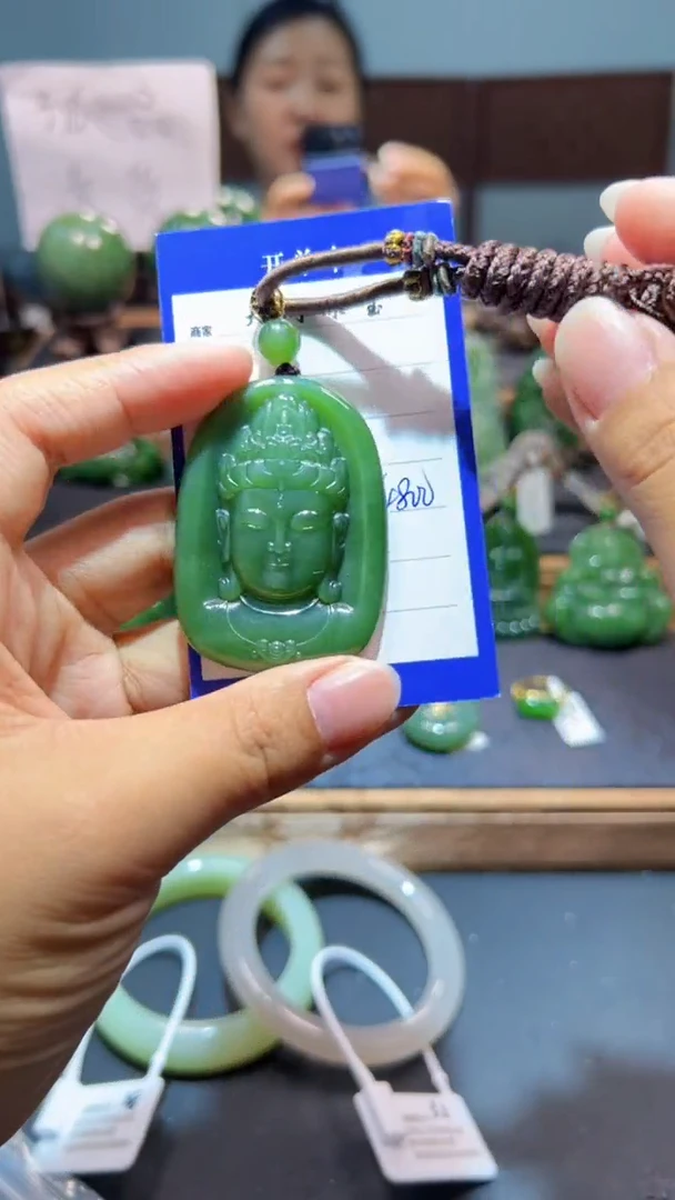 颈饰未镶嵌和田玉（碧玉）1