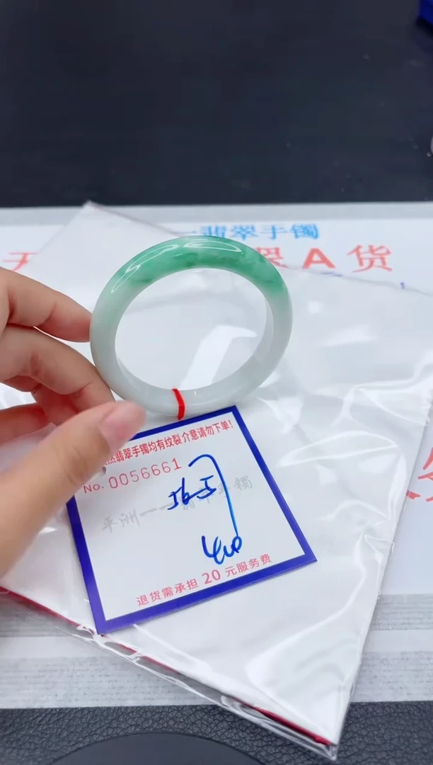 翡翠手镯未镶嵌1