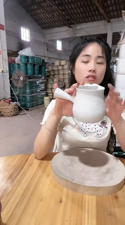 陶瑕疵大号白泥手把壶不带盖