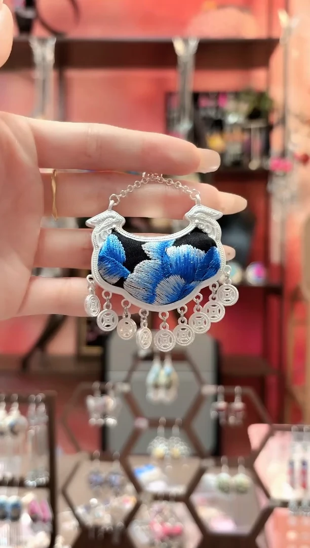 织绣云织谣民族风精美饰品   228