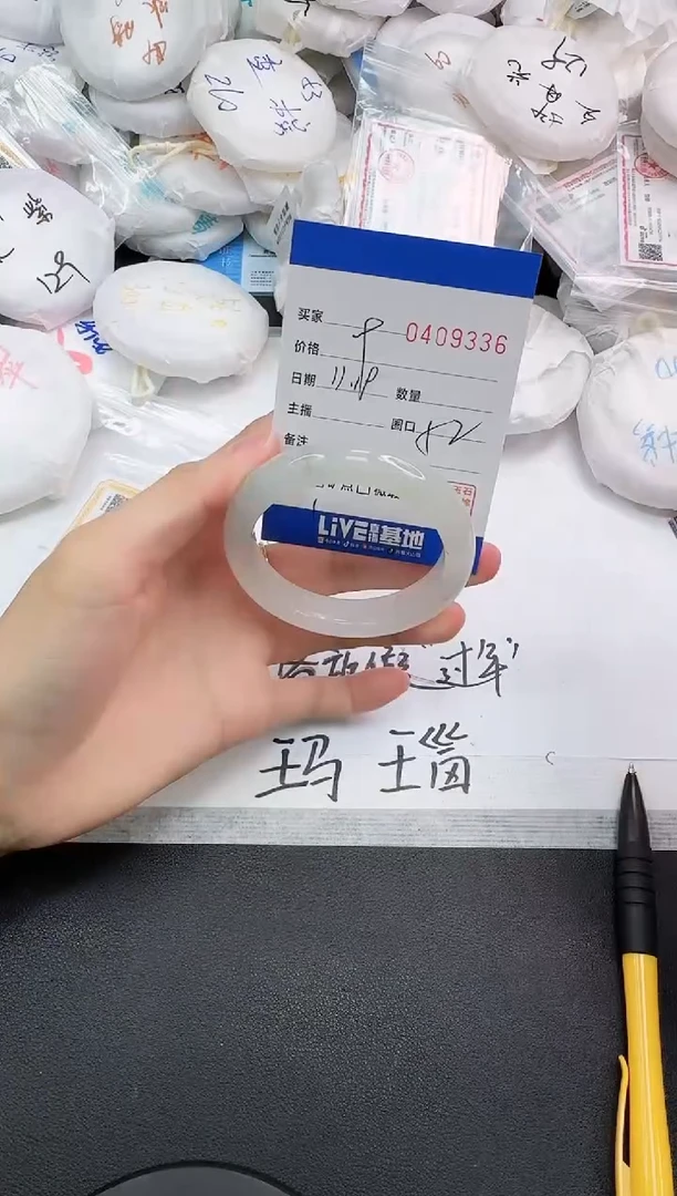 未镶嵌手镯石英岩玉9336