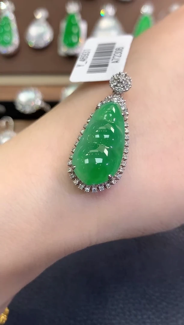 翡翠18K金镶嵌吊坠(不含链)春日珠宝 B90