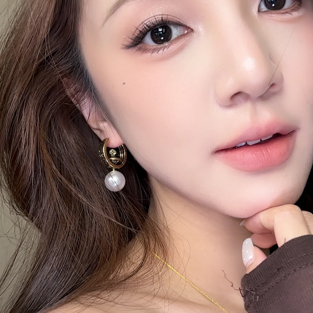 铜合金仿珍珠耳饰 字母圆形土星吊坠耳扣轻奢气质一款三戴