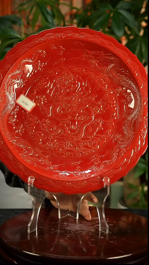 其他瓷红釉龙纹花口大盘