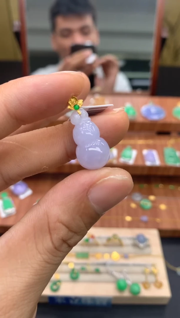 颈饰18K金镶嵌翡翠葫芦