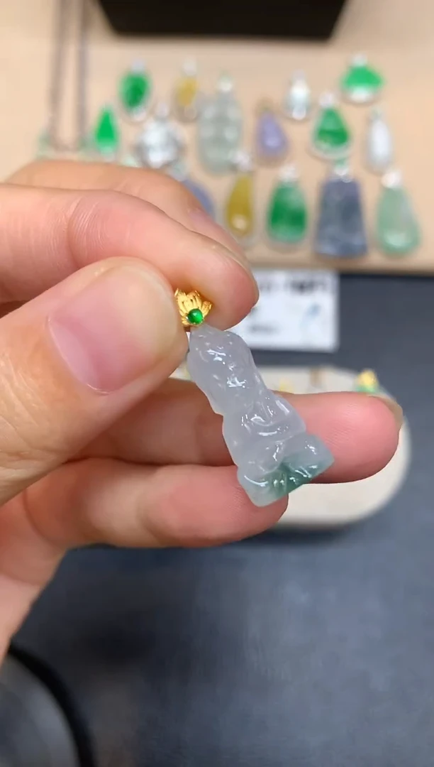 颈饰18K金镶嵌翡翠宝宝佛【无服务费