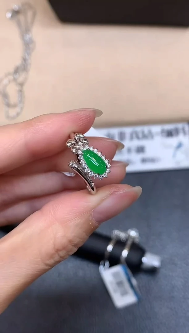 18K金镶嵌戒指翡翠15【无服务费福瓜【无服务费