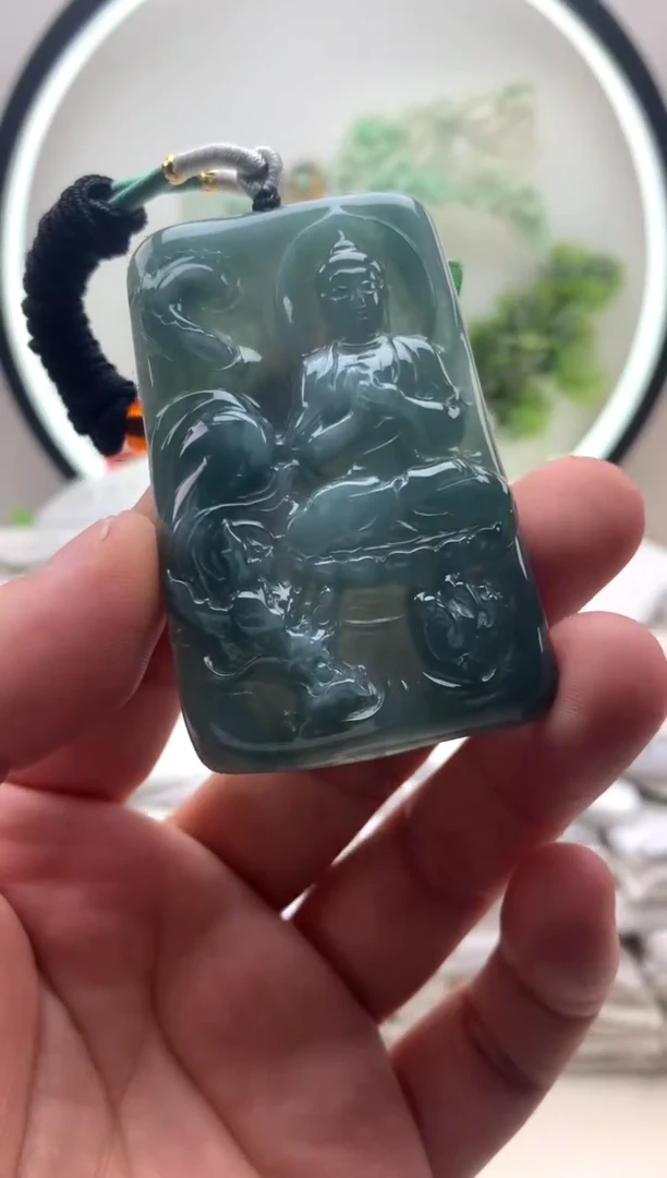 颈饰未镶嵌翡翠大日如来