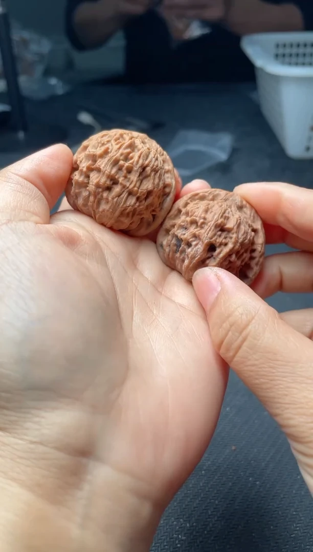 把件文玩核桃w312  红狮子 40尺