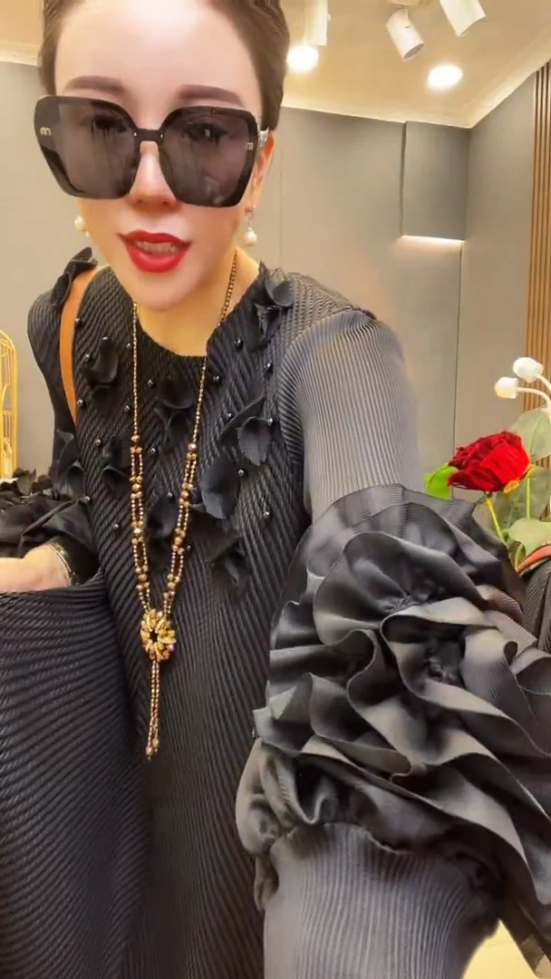 聚酯纤维（涤纶）黑色 钉珠裙