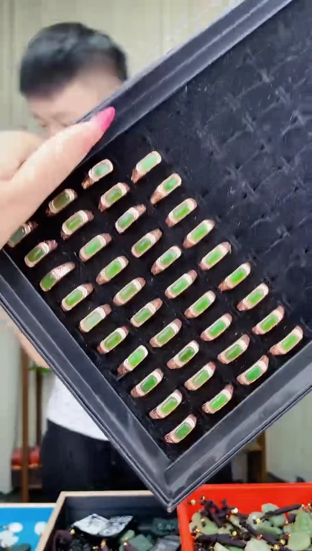 和田玉未镶嵌挂件拍一发一，多样性发货！