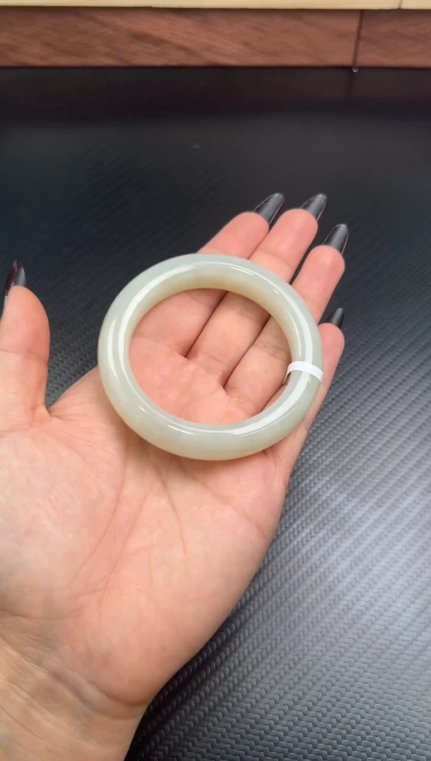 未镶嵌手镯和田玉金山微色差51+M