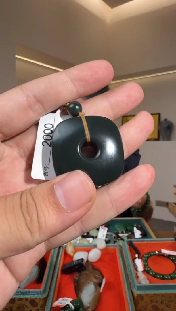 和田玉未镶嵌颈饰1