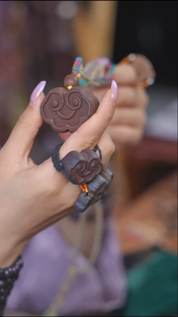 泥塑念慈微笑如意脖挂款式