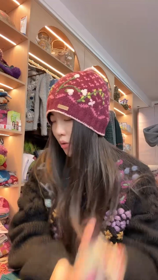 羊毛紫色小丸子帽