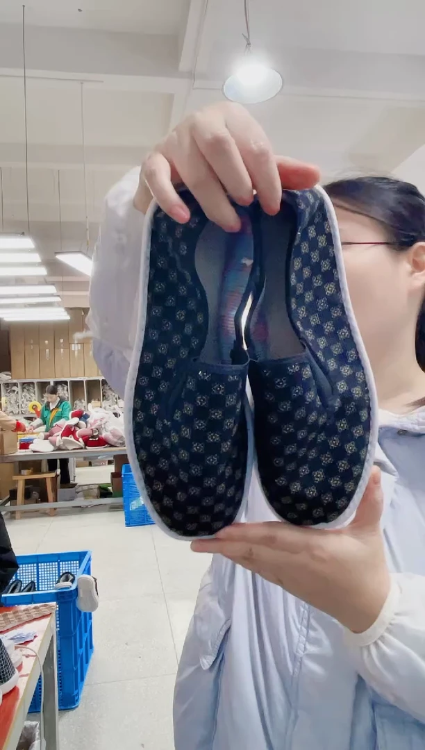 黑格子松紧44码。。。。