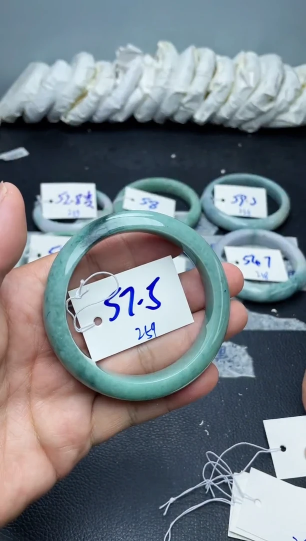 未镶嵌手镯翡翠259