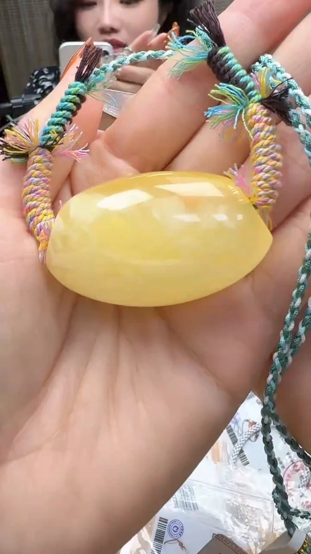 裸石琥珀未镶嵌如图