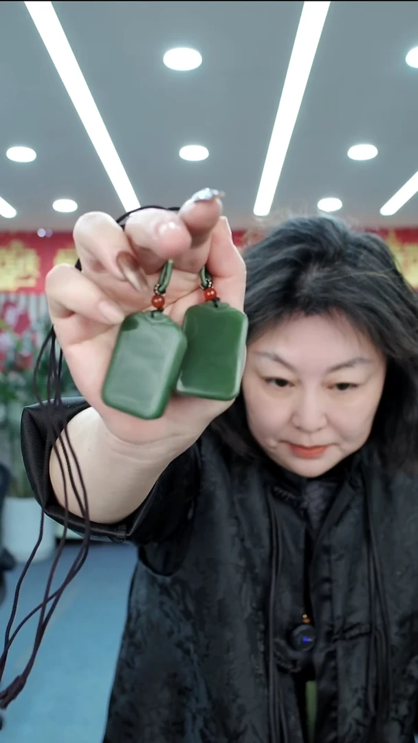 颈饰未镶嵌透闪石质玉吊坠