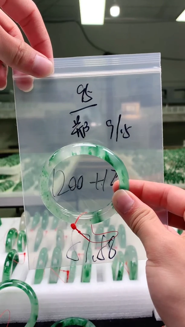 未镶嵌非洲翠手镯石英质玉非洲翠手镯56-57圈口95号