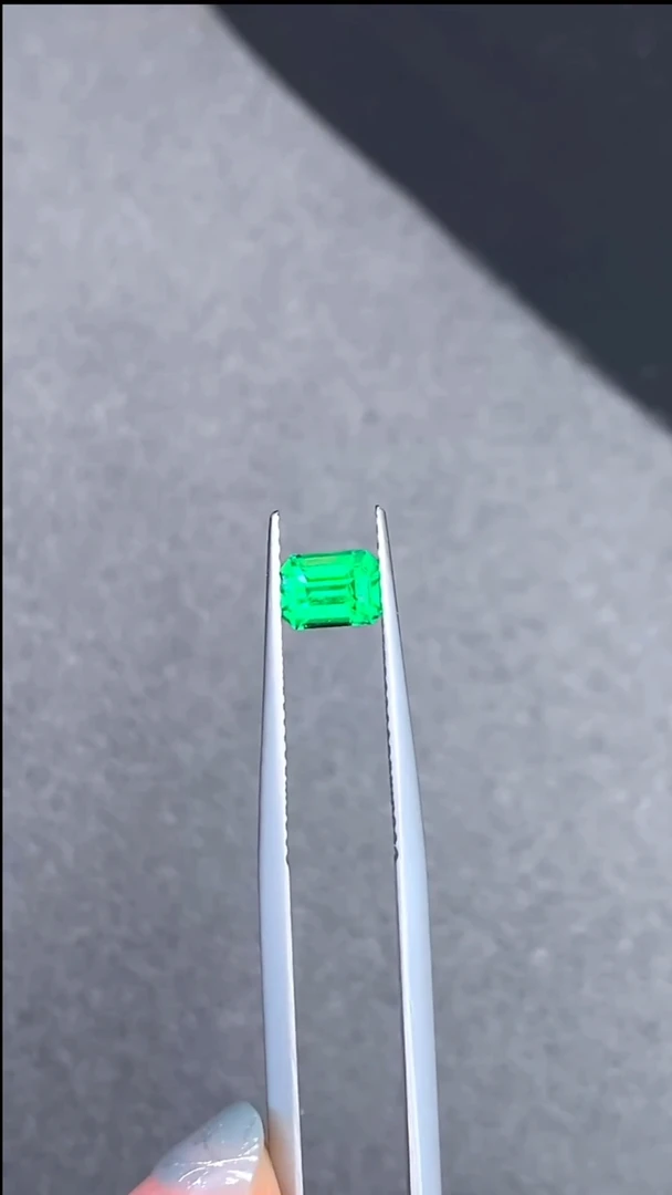 【闪购商品】石榴石（沙弗莱）裸石未镶嵌75分