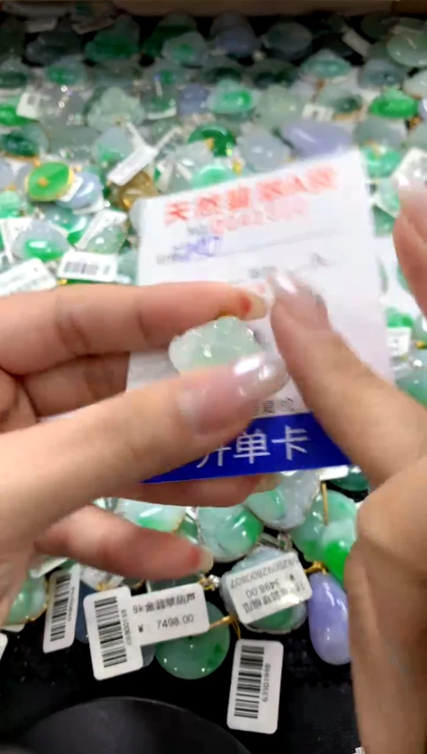 颈饰18K金镶嵌翡翠1111111111111111