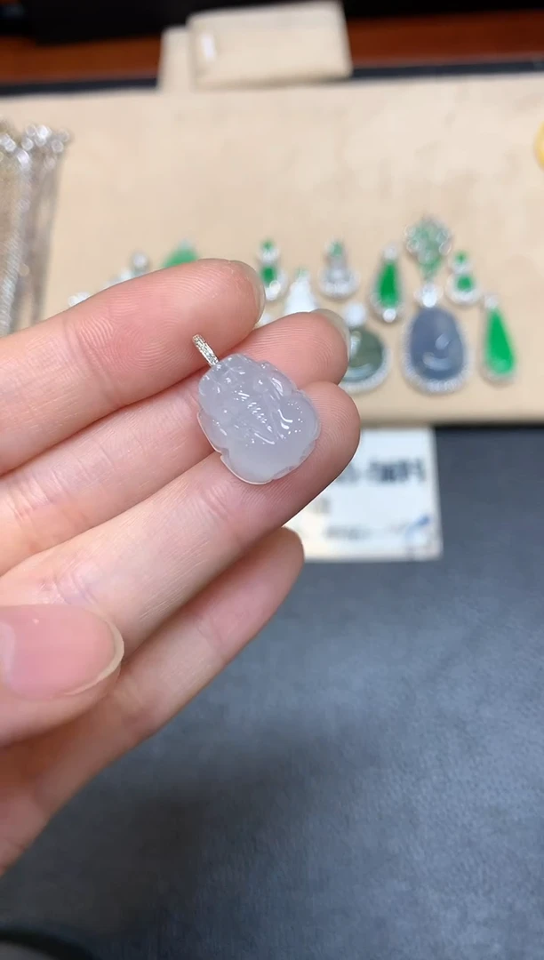 【闪购商品】翡翠颈饰18K金镶嵌貔貅【无服务费