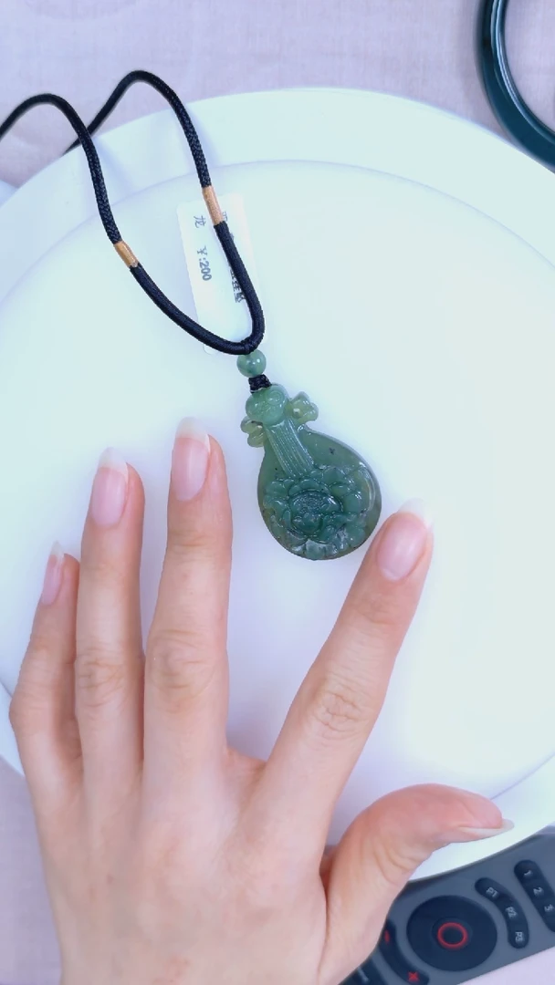 蛇纹石玉未镶嵌吊坠(赠链)泰山玉琵琶