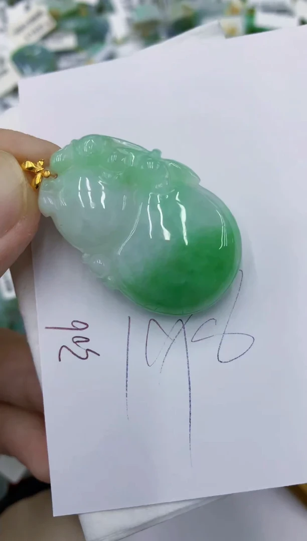 翡翠18K金镶嵌颈饰111111111111