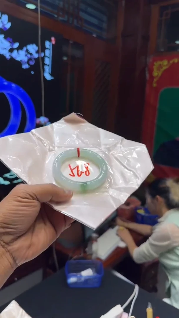 翡翠手镯未镶嵌手镯