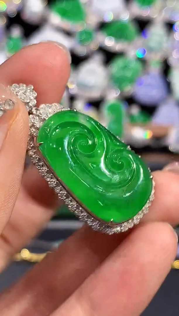 吊坠(不含链)18K金镶嵌翡翠红OHY多样性发其一