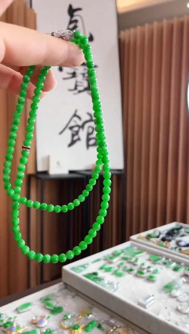 翡翠18K金镶嵌颈饰珠串