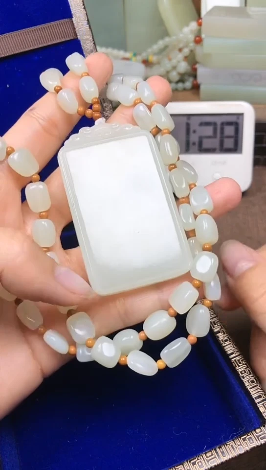 颈饰未镶嵌和田玉春*春秋