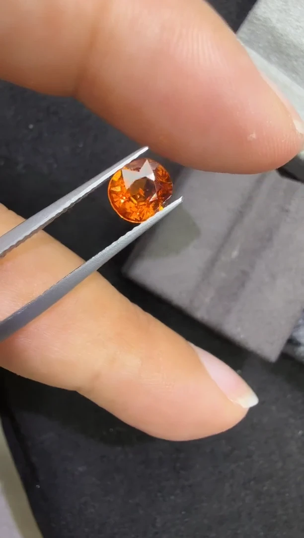 未镶嵌定制定制石榴石1.375克拉天然芬达