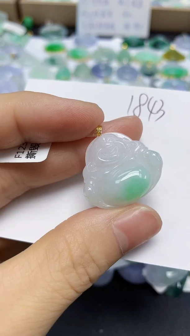 翡翠18K金镶嵌颈饰天然缅甸翡翠A货