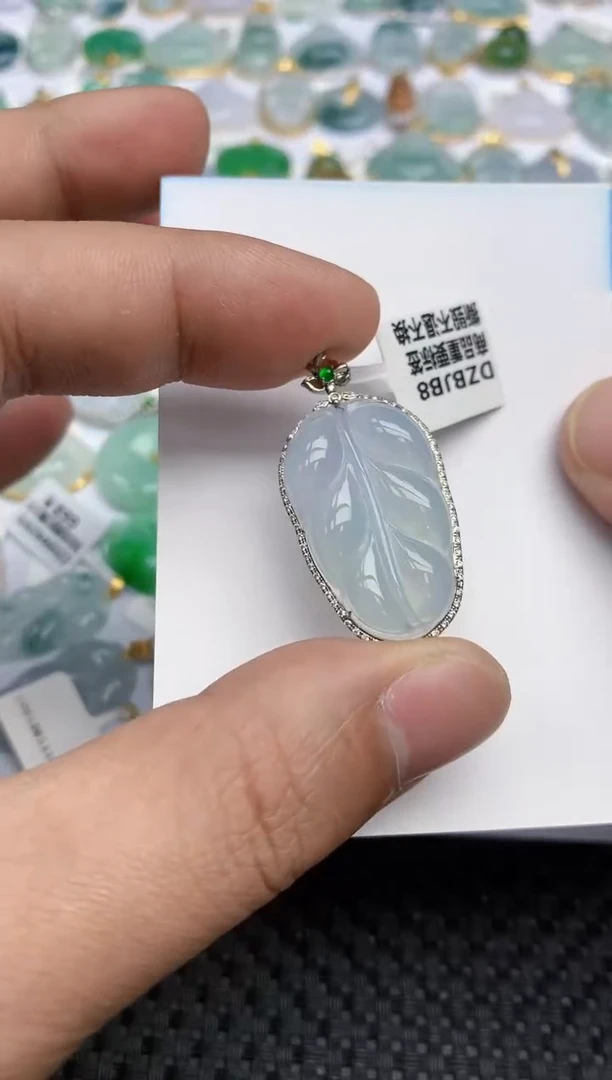 【闪购商品】翡翠颈饰18K金镶嵌天然翡翠A货