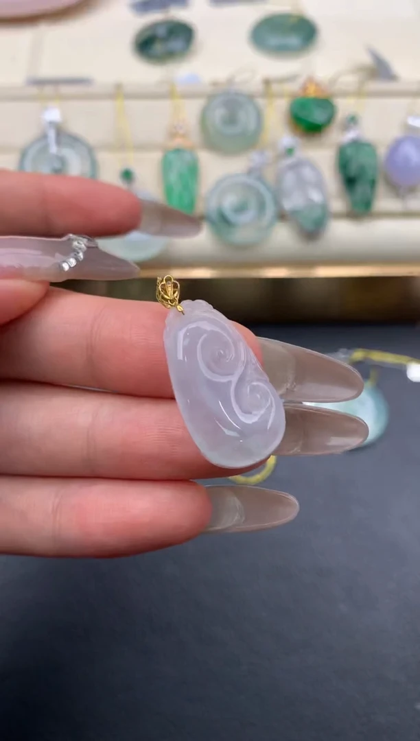 翡翠18K金镶嵌颈饰W481