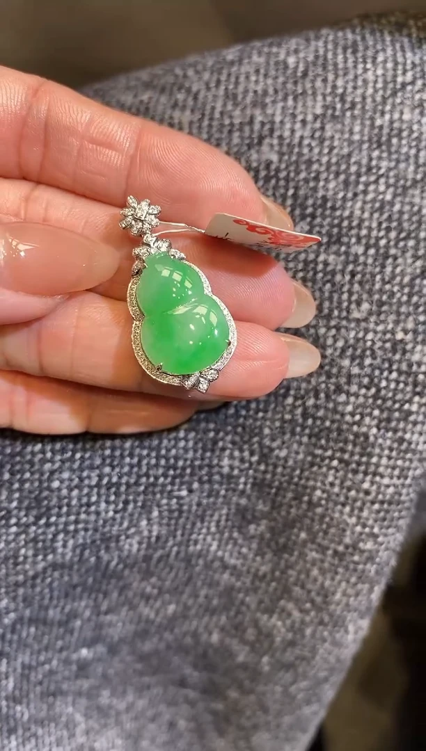 吊坠(不含链)18K金镶嵌翡翠葫芦