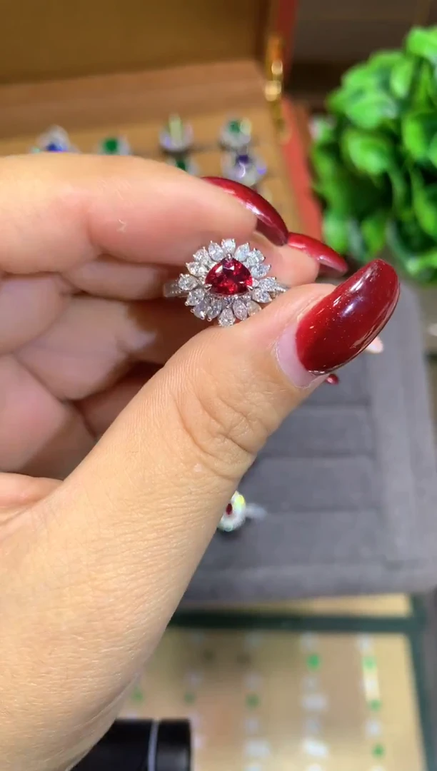 18K金镶嵌戒指红宝石1.01ct