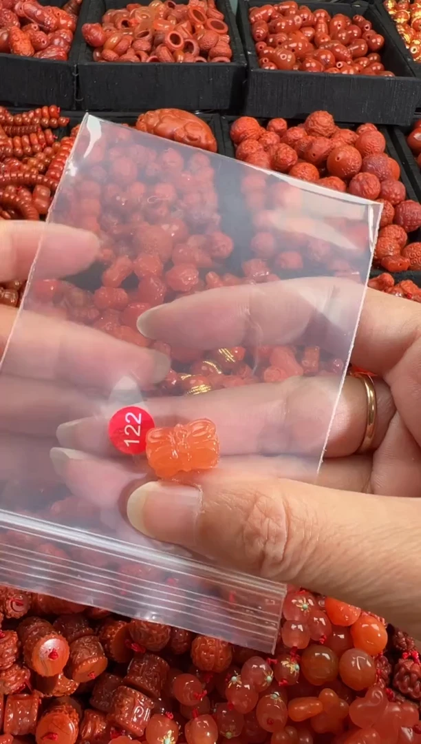 南红玛瑙未镶嵌颈饰1