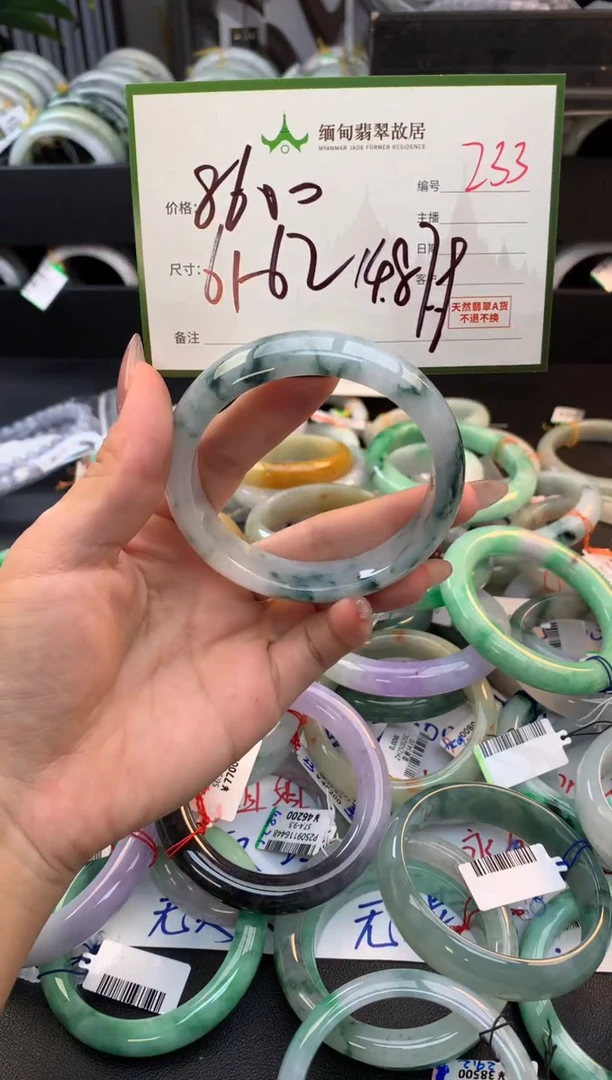 未镶嵌定制翡翠毛货需精细抛光+多人