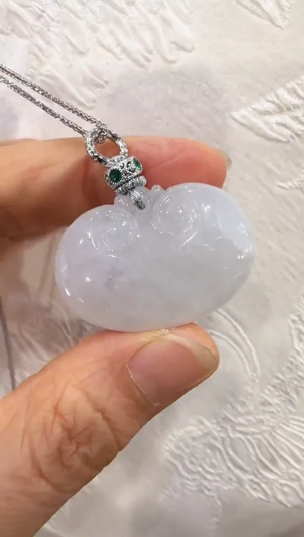 翡翠未镶嵌颈饰国风