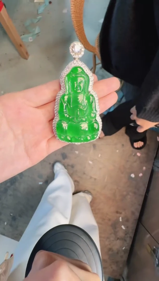 未镶嵌定制翡翠A货有轻微色差属于正常现象，观音1